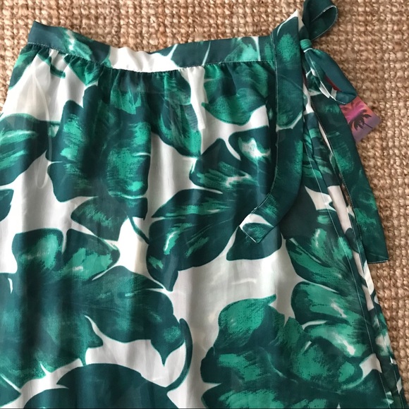 NWT Beach Coverup - Picture 2 of 4